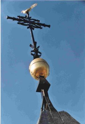 Het torenkruis van de parochiekerk van Astene