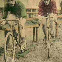 De fietsende broers Guido en Abel 