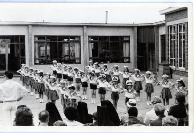 Schoolfeest op de Pintse meisjesschool