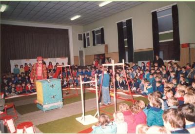 Circus Magic treedt op in de Vrije Basisschool van Zulte