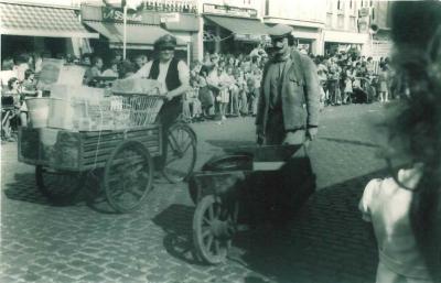 Marktventers in Canteclaerstoet, Deinze, 1975