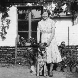 Antoinette D'Haenens met hond